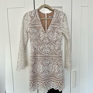 DO+BE white long sleeve lace dress